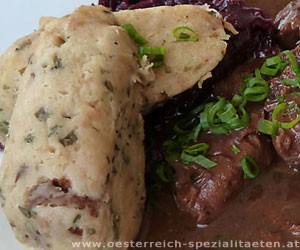 Knödel und Fleisch