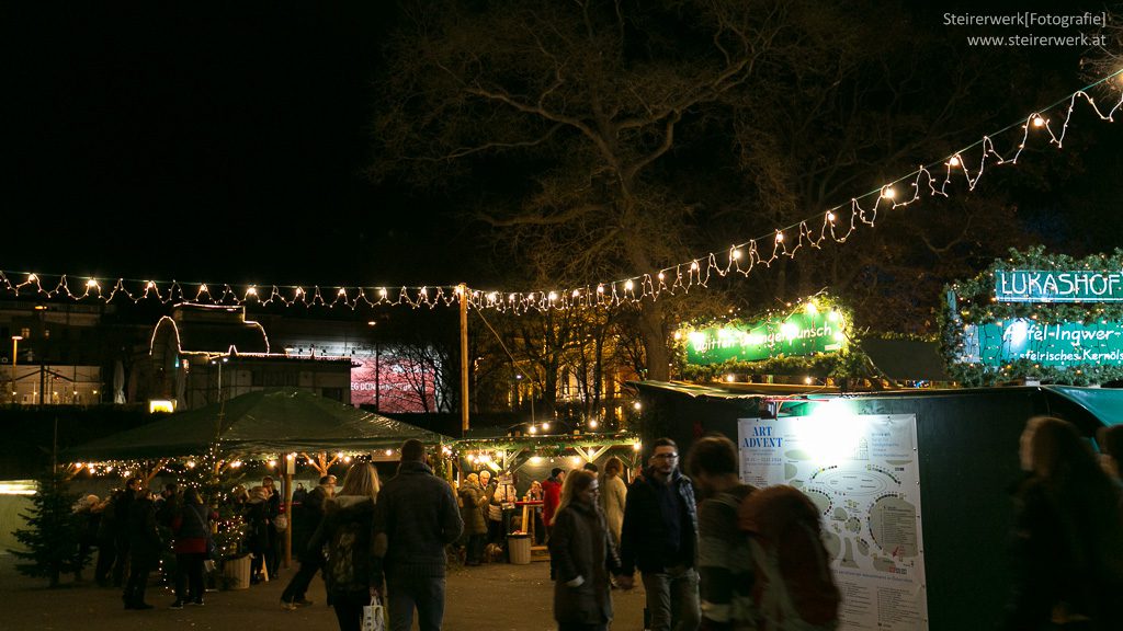 Weihnachts- und Kunsthandwerksmarkt Karlsplatz Wien