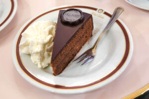 Sachertorte mit Schlagobers