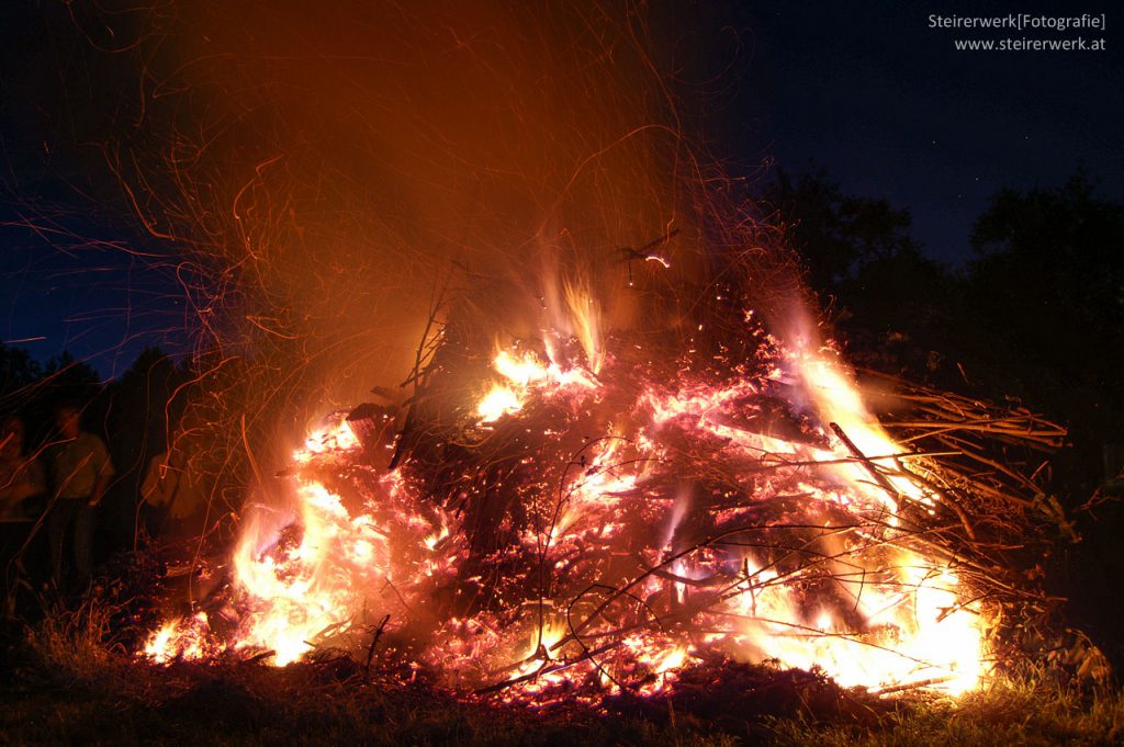 Osterfeuer - Brauch zu Ostern