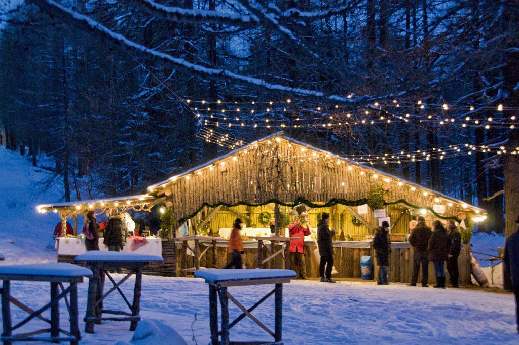 Verschneiter Christkindlmarkt in Kärnten